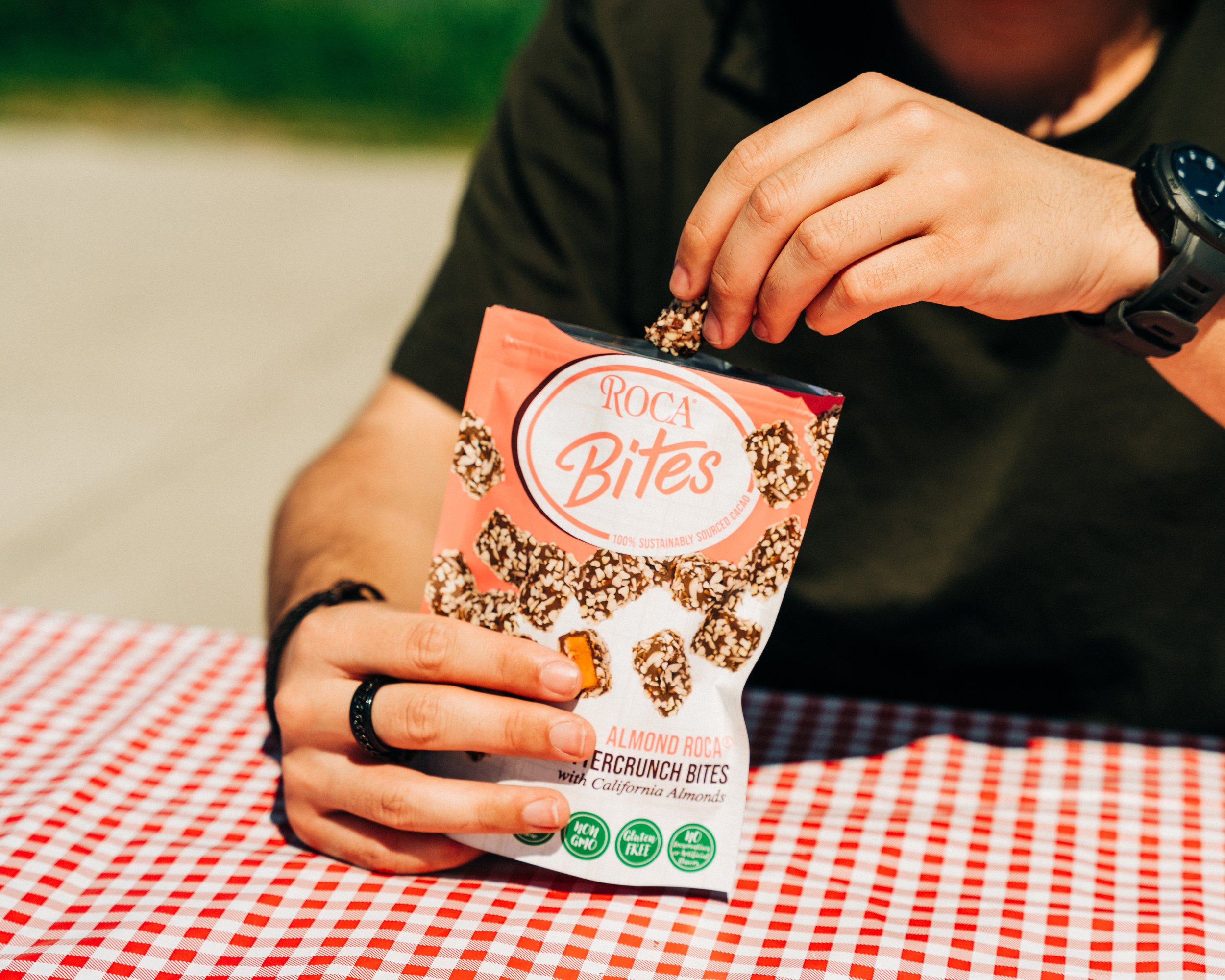 Bonnie Childe オーブントレー　一個 4.4 oz Almond ROCA Bites Pouch — Brown & Haley | Almond ROCA